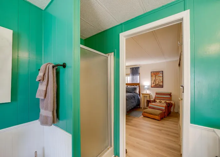 Near Hiking & Wineries: Charming Camp Home! Holiday home