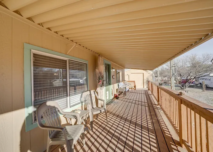 Near Hiking & Wineries: Charming Camp Home! Holiday home *