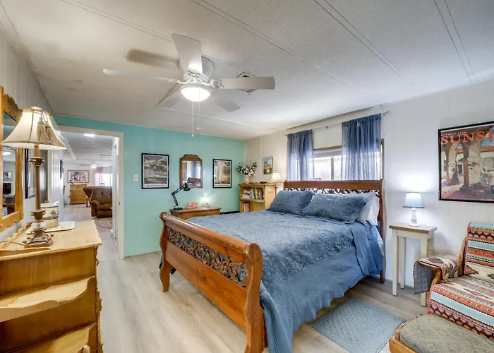 Near Hiking & Wineries: Charming Camp Home! Holiday home