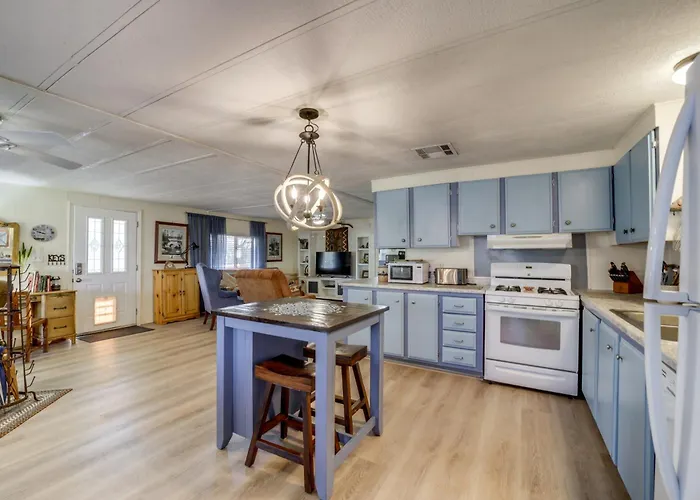 Near Hiking & Wineries: Charming Camp Home! Camp Verde